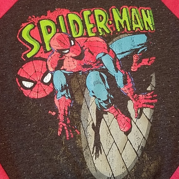 Marvel Spiderman shirt - Picture 3 of 6